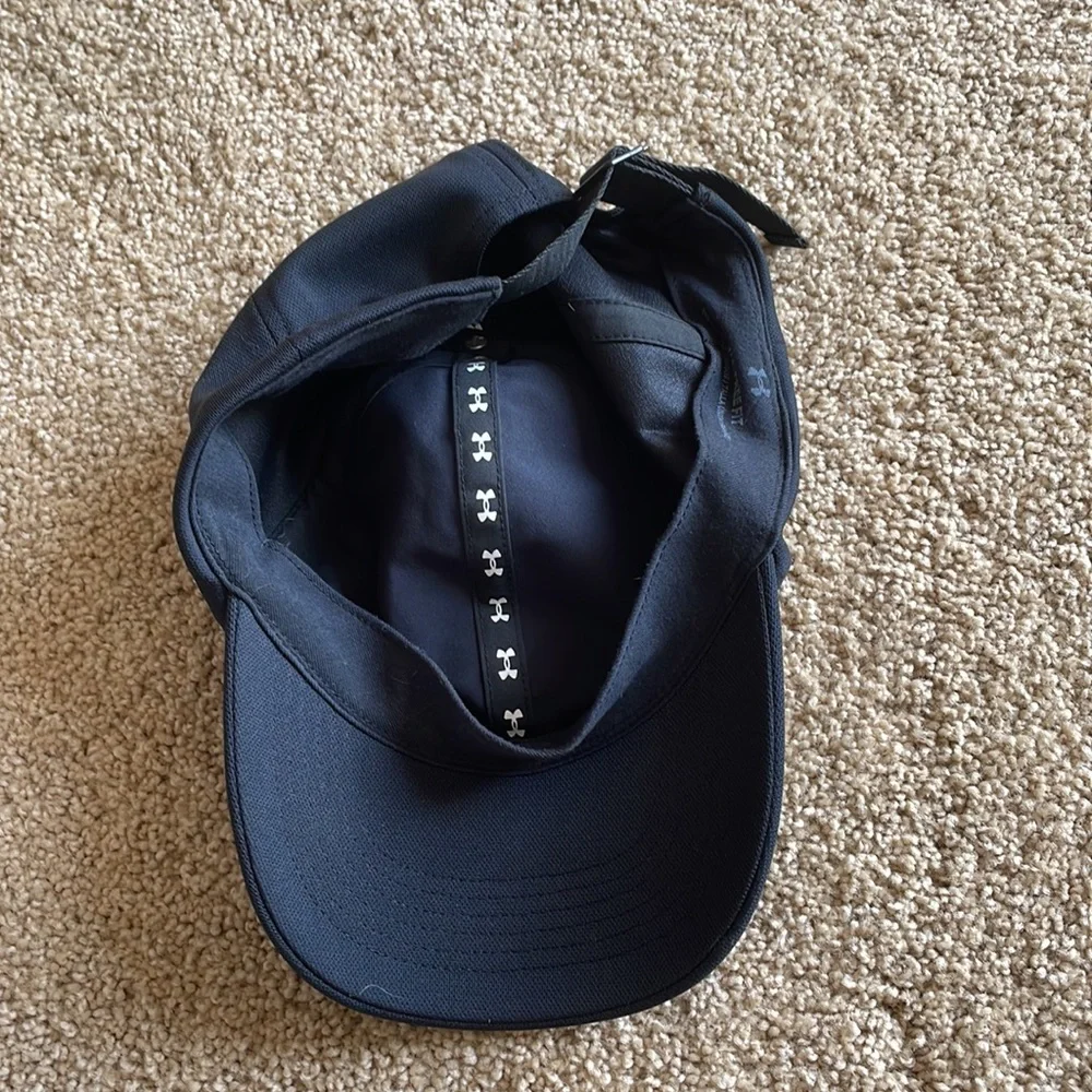 Under armor hat - Picture 2 of 4